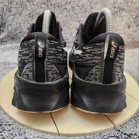 Asics Novablast 2 Black Running Shoes Sneakers Men's Size 8 - Picture 7 of 9